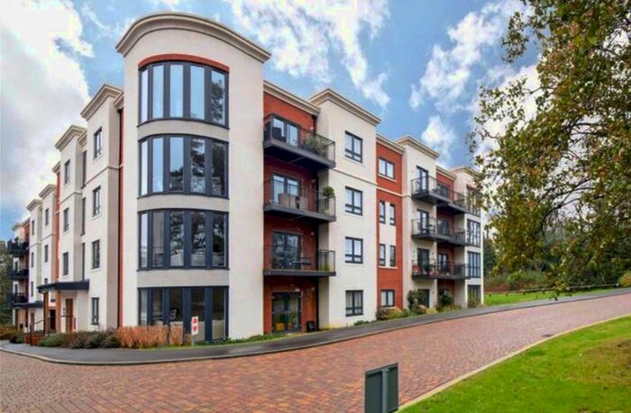 2 Bedroom Flat To Rent In Kings Quarter, Binfield RG42