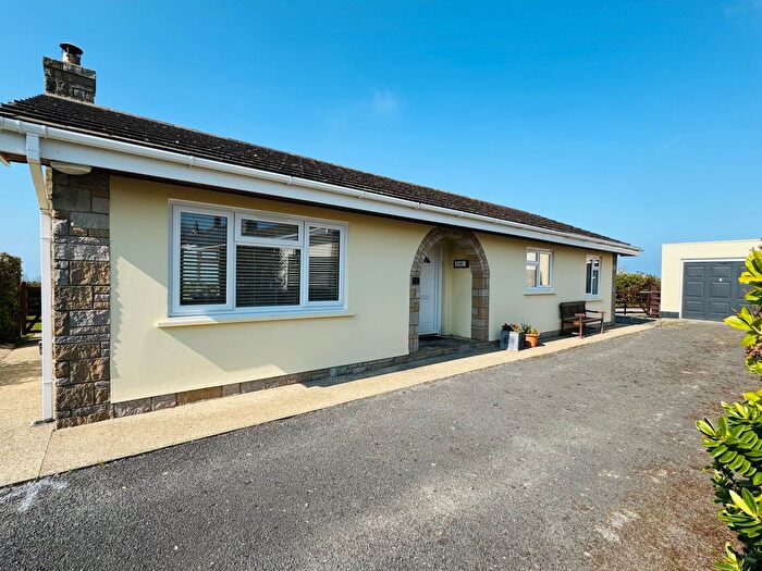 3 Bedroom Bungalow To Rent In New Quay, SA45