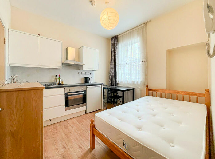 Studio To Rent In Turnpike Lane, London, N8