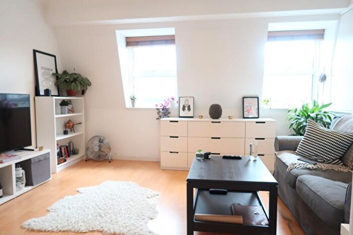 1 Bedroom Flat To Rent In Kentish Town Road, NW5