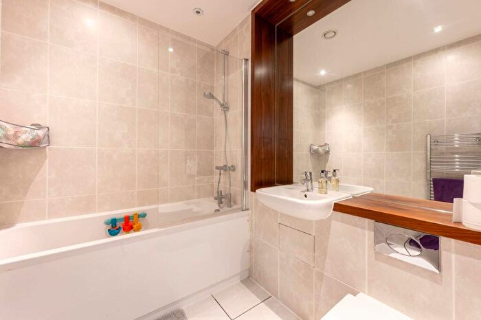 2 Bedroom Flat To Rent In Hatton Road, Alperton, Wembley, HA0