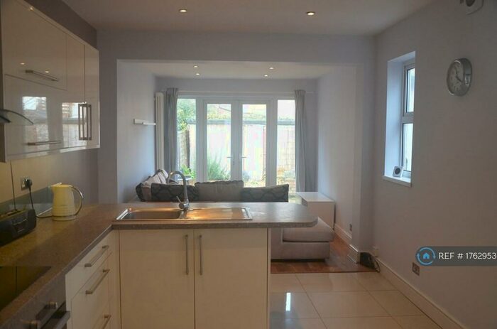 4 Bedroom Terraced House To Rent In Sirdar Road, London, N22