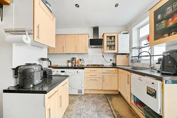 3 Bedroom House For Sale In Sunnyside Road, Leyton, E10