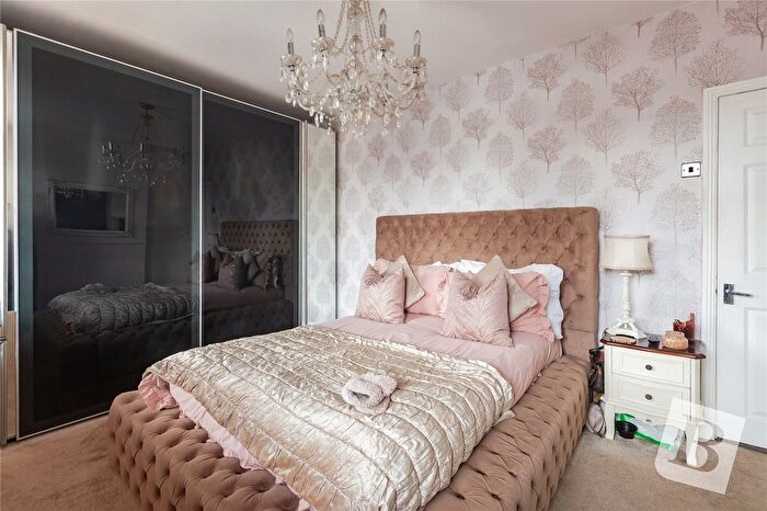 2 Bedroom Semi-Detached House For Sale In Cross Road, Mawneys, Romford, RM7