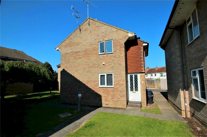 1 Bedroom Flat To Rent In Wembley Gardens, Lancing, West Sussex, BN15
