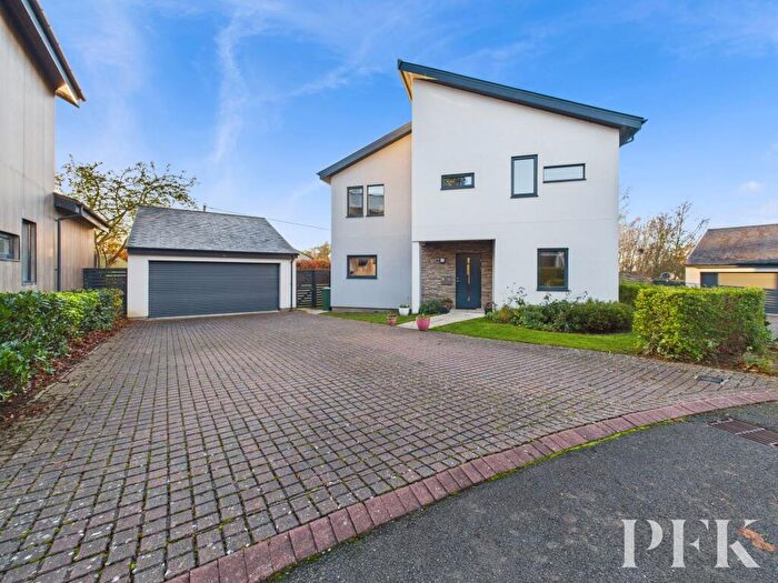 5 Bedroom Detached House For Sale In Garth Gardens, Brampton, CA8