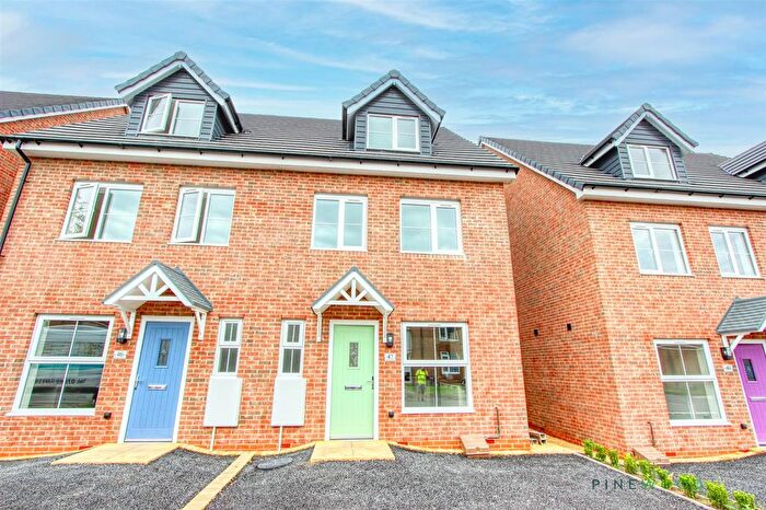 3 Bedroom Property To Rent In Pattison Street, Shuttlewood, S44