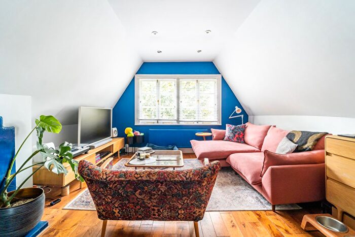 2 Bedroom Flat For Sale In Priory Road, Crouch End, N8