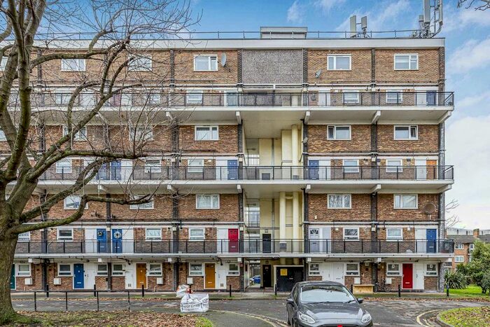 2 Bedroom Flat To Rent In St. Saviours Estate, London, SE1