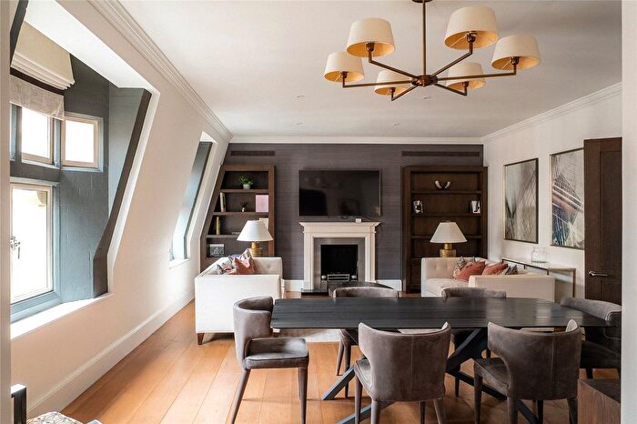 3 Bedroom Flat To Rent In Duke Street, Mayfair, W1K