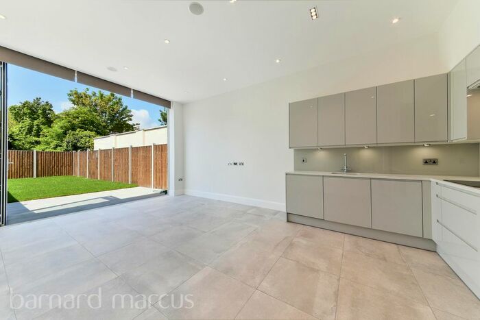 4 Bedroom Property To Rent In Agnes Road, London, W3