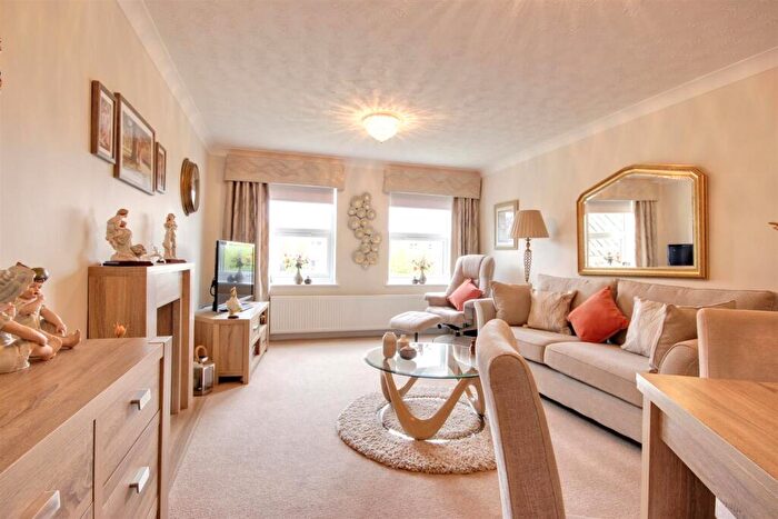 2 Bedroom Apartment For Sale In Tudor Court, Willerby, HU10