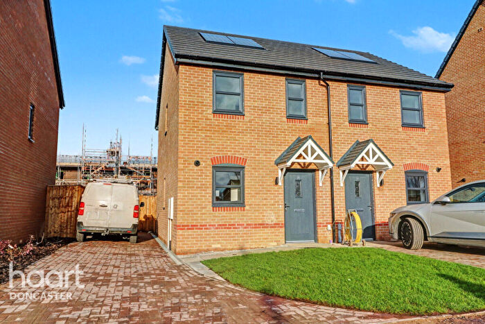 2 Bedroom Semi-Detached House For Sale In Dutch Close, Armthorpe, Doncaster, DN3