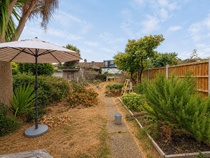 4 Bedroom Terraced House To Rent In Amberley Road, Leyton, E10