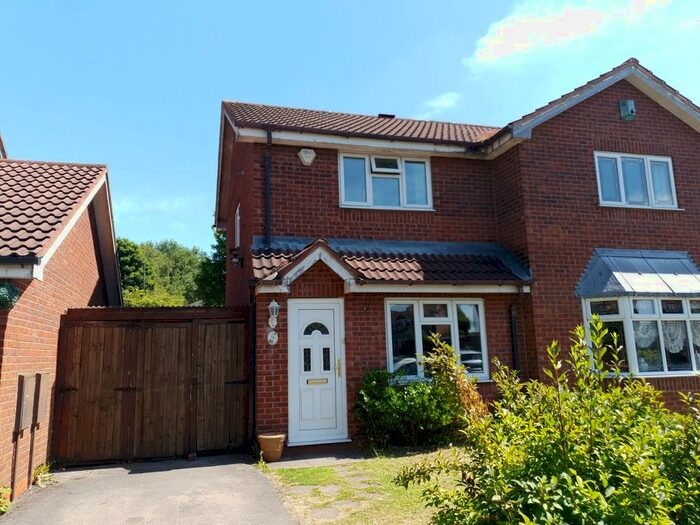 2 Bedroom Semi-Detached House To Rent In Memorial Close, Willenhall, West Midlands, WV13