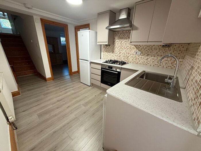 2 Bedroom Flat To Rent In Oldhill Street, London, N16