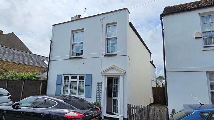 2 Bedroom Link Detached House For Sale In Walmer, CT14