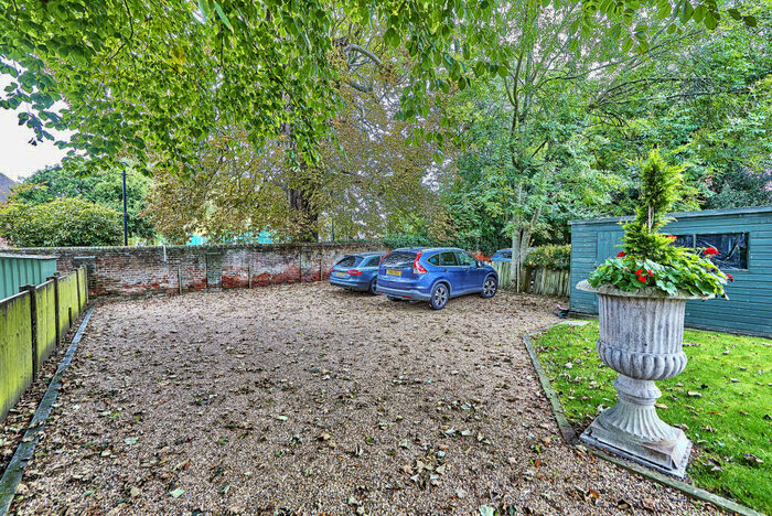 2 Bedroom Apartment To Rent In Beaconsfield Road, St Albans, Hertfordshire, AL1