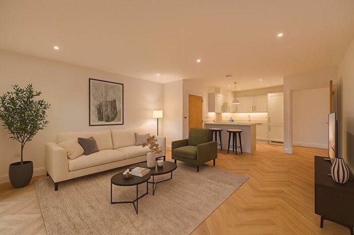 2 Bedroom Flat For Sale In Ash Close, Sidcup, DA14