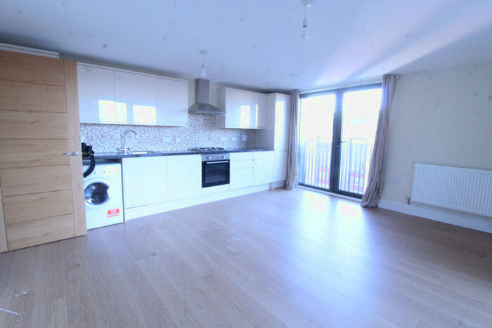 2 Bedroom Flat To Rent In Charter House, High Road, IG1