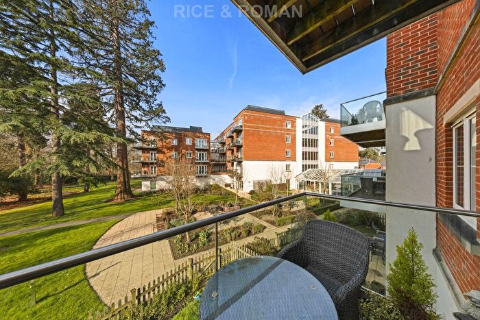 1 Bedroom Flat For Sale In Lynwood Village, Sunninghill, SL5