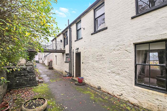 2 Bedroom Flat For Sale In Shuttle Street, Kilbarchan, PA10