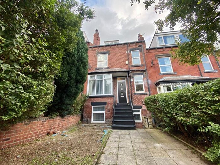 3 Bedroom Terraced House For Sale In St. Anns Avenue, Burley, Leeds, LS4