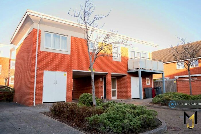 2 Bedroom Detached House To Rent In Rushley Way, Reading, RG2