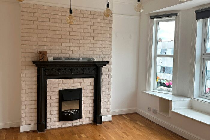 2 Bedroom Flat To Rent In Crown Terrace, Cricklewood Lane, London, NW2