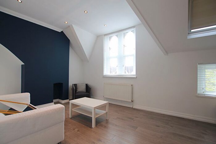 1 Bedroom Flat To Rent In Connaught Road, Cardiff, CF24