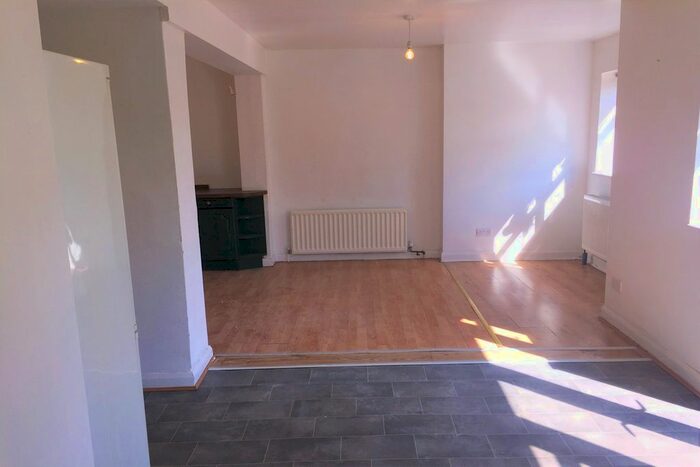5 Bedroom Property To Rent In Crossway Road, Coventry, CV3