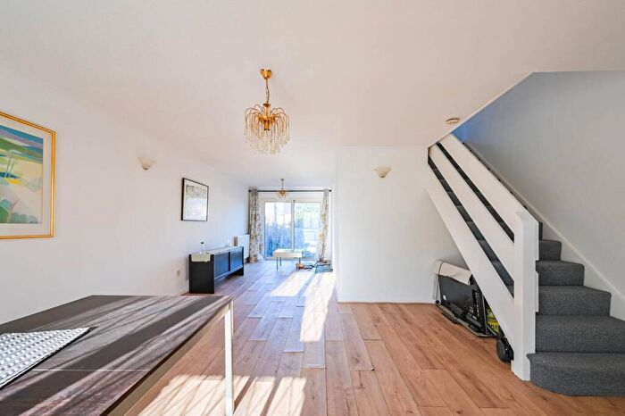 3 Bedroom Semi Detached House For Sale In Wilde Place, London, , Palmers Green, London, N13
