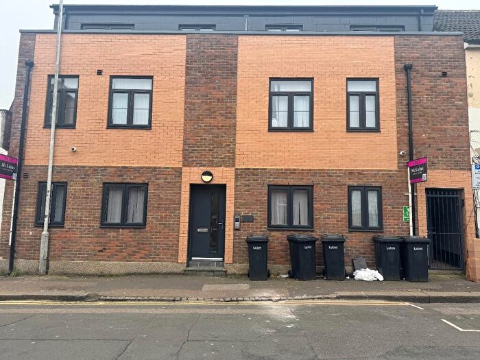 2 Bedroom Duplex To Rent In Collingdon Street, Luton, Bedfordshire, LU1