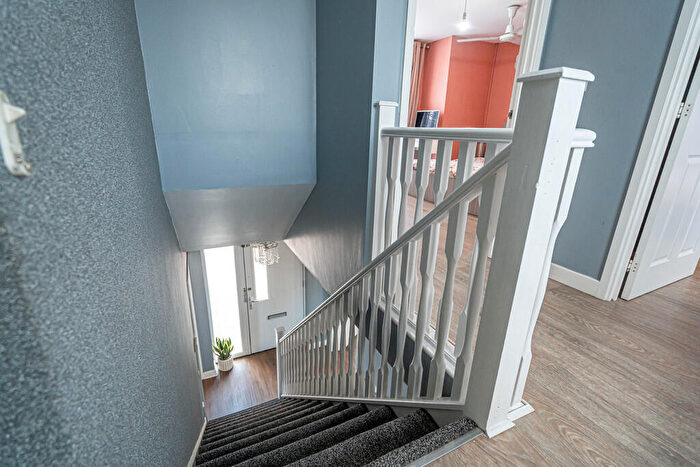3 Bedroom Semi-Detached House For Sale In Invention Avenue, Handsworth, Birmingham, B21 - Photo 12