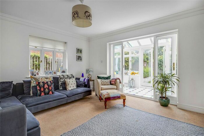 5 Bedroom Semi-Detached House To Rent In Abbotswood Road, London, SW16