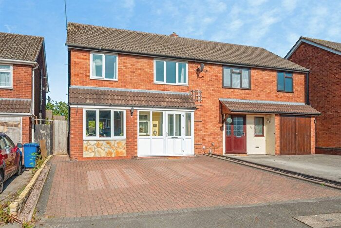 3 Bedroom Semi-Detached House For Sale In Mallicot Close, Lichfield, WS13
