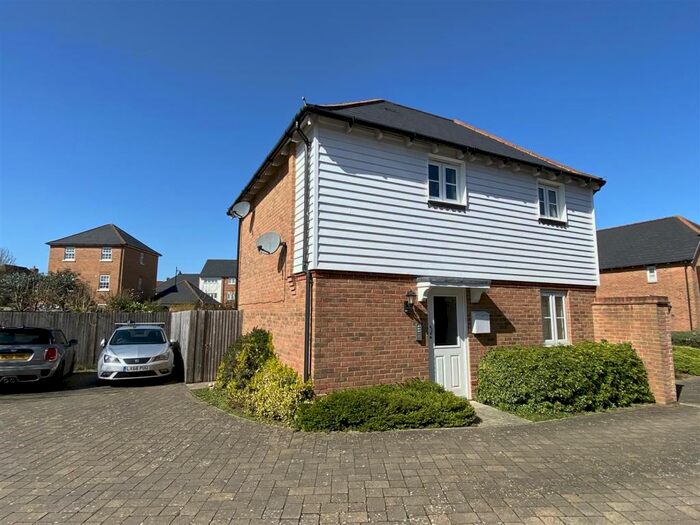 2 Bedroom Apartment To Rent In Sandow Place, Kings Hill, ME19