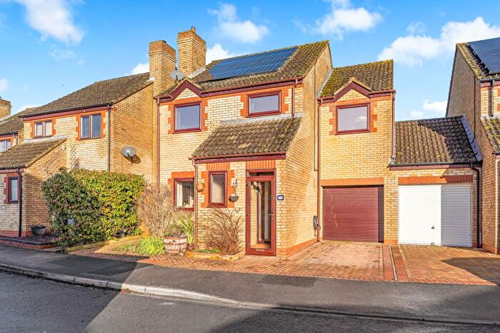 4 Bedroom Detached House For Sale In Cotswold Close, Minster Lovell, OX29