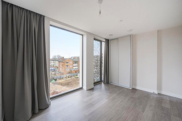 1 Bedroom Flat To Rent In Woking, Surrey, GU21