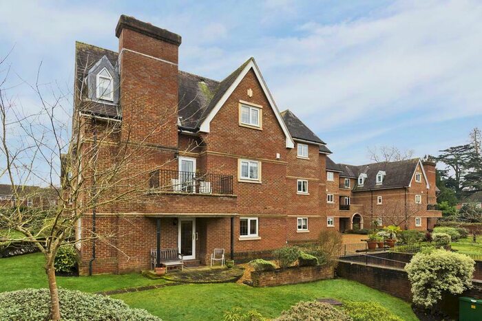 3 Bedroom Flat To Rent In Belvedere House, Churchfields Avenue, KT13