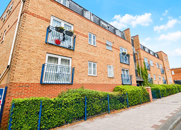 2 Bedroom Flat For Sale In Eltham High Street, London, SE9