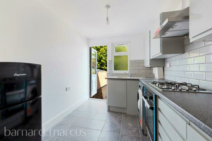 3 Bedroom House To Rent In Upper Richmond Road West, London, SW14