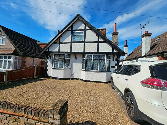5 Bedroom Detached House To Rent In Hill Rise, Ruislip, Middlesex, HA4