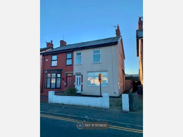 3 Bedroom Semi-Detached House To Rent In Vicarage Lane, Blackpool, FY4