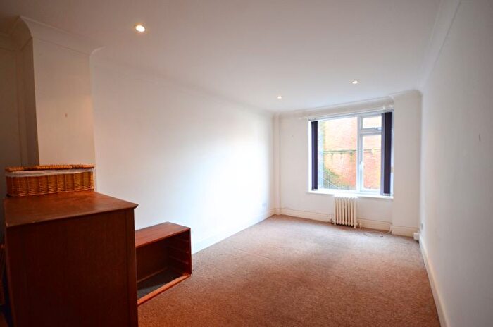 2 Bedroom Flat For Sale In Christchurch Road, Bournemouth, BH1