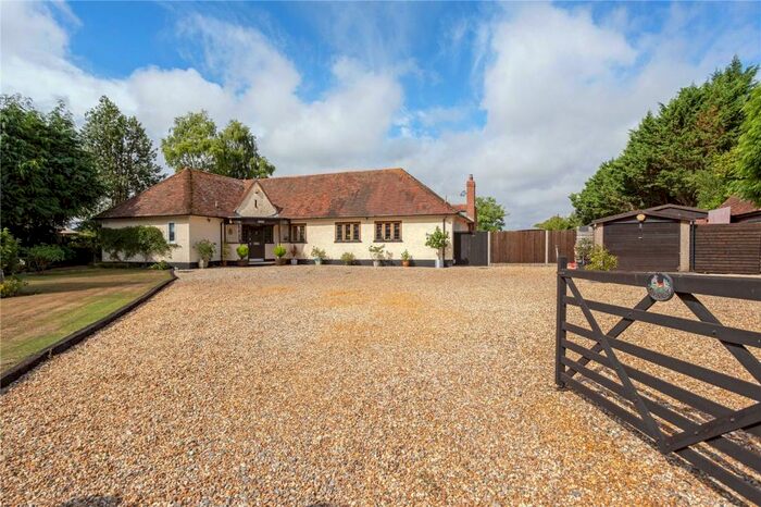 3 Bedroom Bungalow For Sale In Berrydown Lane, Overton, Basingstoke, Hampshire, RG25