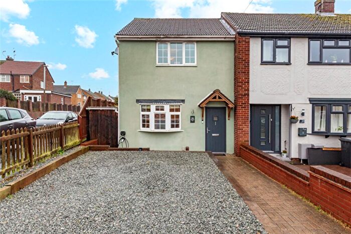 2 Bedroom End Of Terrace House For Sale In Sycamore Way, Chelmsford, Essex, CM2