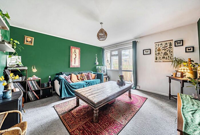 1 Bedroom Flat For Sale In Linley Close, Bath, Somerset, BA2