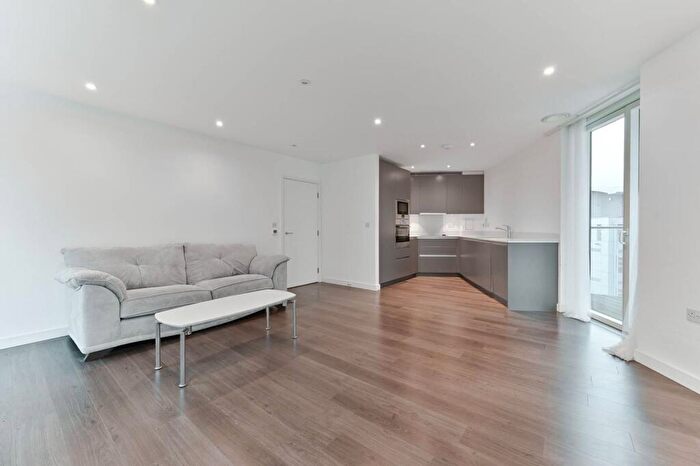 2 Bedroom Flat To Rent In Tennyson Apartments, East Croydon, Croydon, CR0