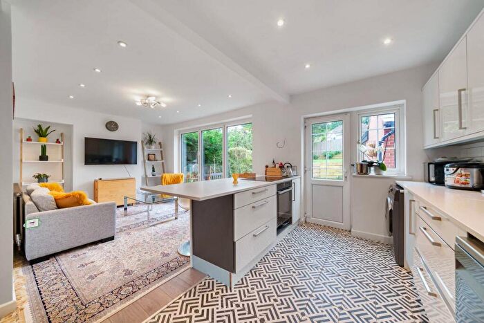 3 Bedroom Terraced House For Sale In Curling Vale, Guildford, GU2